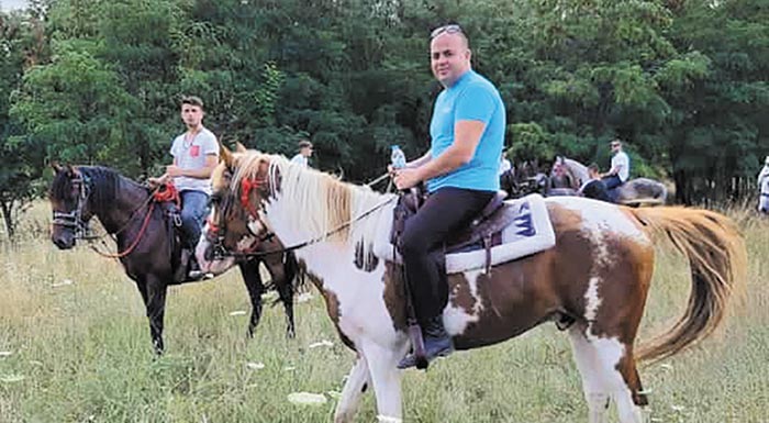 ston-mythiko-olybo-apedrasan-oi-filoi-tou-alogou-210002