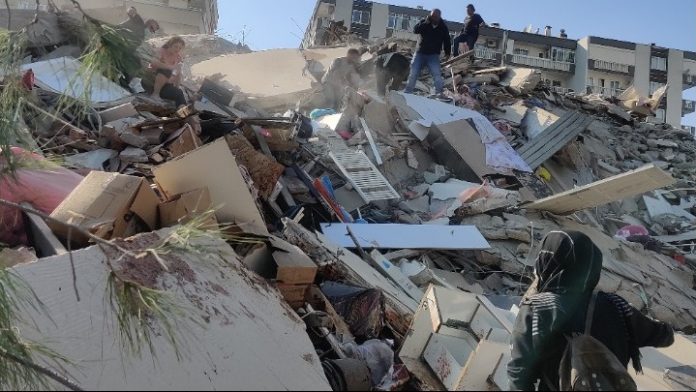 Μεγάλες καταστροφές και 4 νεκροί στην Σμύρνη