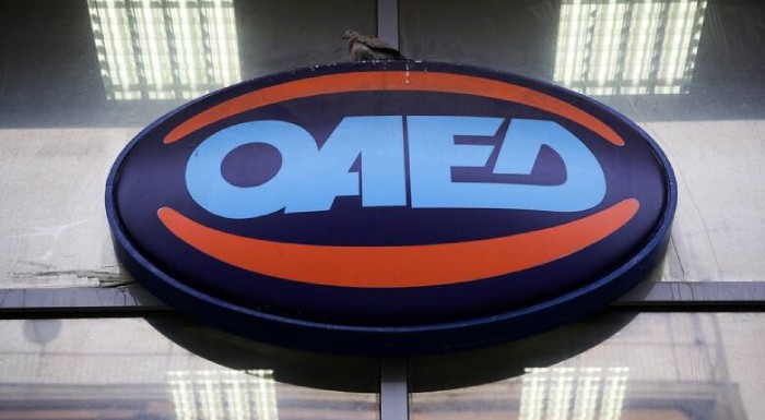 oaed-simera-29-12-katavaletai-i-ektakti-enischysi-ton-400-evro-se-5-740-mi-epidotoumenous-makrochronia-anergous-218321