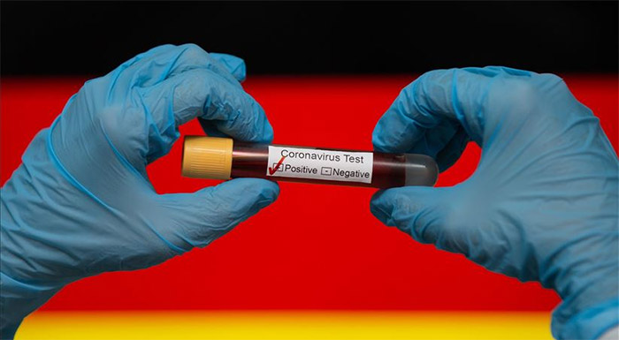 germania-anapofefkto-to-kleisimo-ton-synoron-an-den-meiothoun-ta-krousmata-tou-koronoiou-220192
