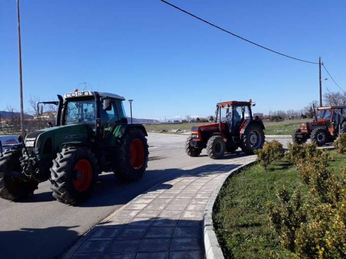 dielefsi-diamartyrias-me-trakter-sta-farsala-220931