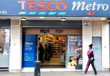 Βρετανία: Η Tesco και 17 ακόμη μεγάλα ονόματα του λιανεμπορίου ζητούν επιβολή φόρου στο ηλεκτρονικό εμπόριο