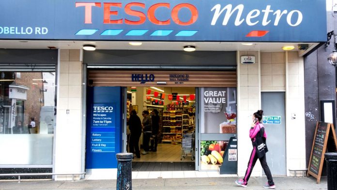 Βρετανία: Η Tesco και 17 ακόμη μεγάλα ονόματα του λιανεμπορίου ζητούν επιβολή φόρου στο ηλεκτρονικό εμπόριο Βρετανία: Η Tesco και 17 ακόμη μεγάλα ονόματα του λιανεμπορίου ζητούν επιβολή φόρου στο ηλεκτρονικό εμπόριο