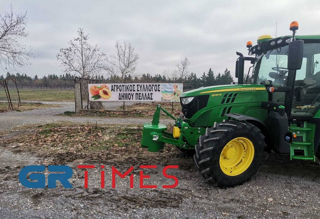 den-eimaste-zitianoi-kinitopoiisi-agroton-me-trakter-sta-giannitsa-vinteo-221698