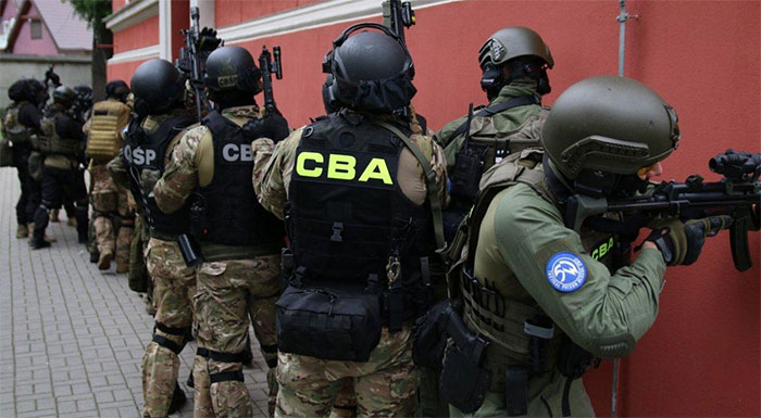 europol-dodeka-syllipseis-sta-synora-germanias-polonias-gia-paranomo-eborio-ladiou-223544