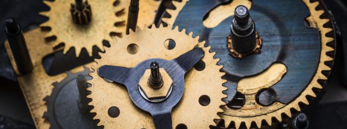 macro-view-clock-mechanism-1340x500