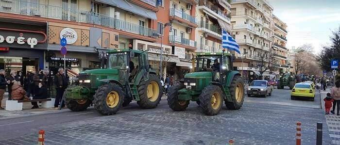 serres-sygkentrosi-diamartyrias-agroton-me-ta-trakter-tous-sto-dioikitirio-tis-antiperifereias-vinteo-221816