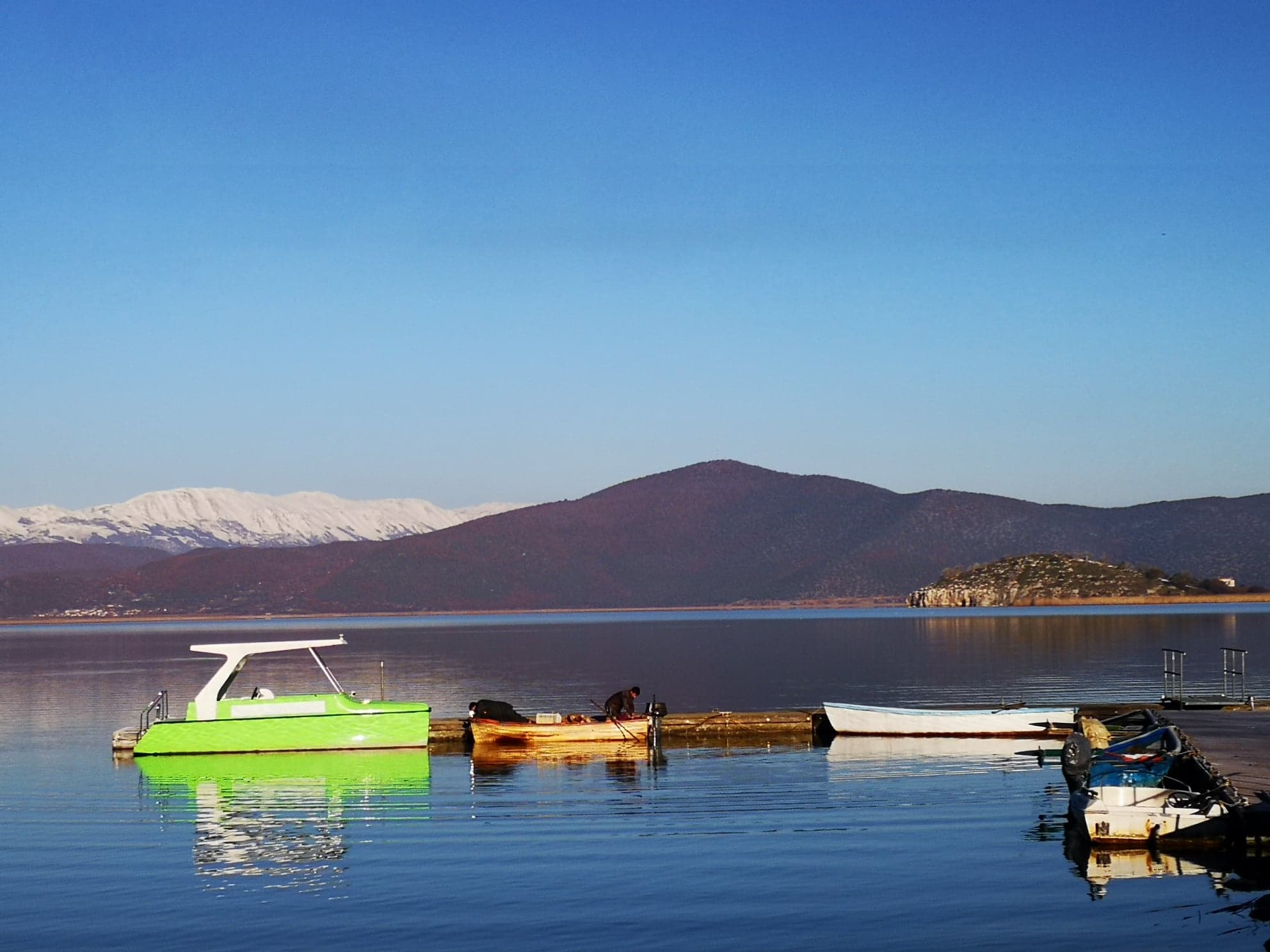stin-idrysi-eniaiou-forea-touristikon-drastiriotiton-prochoroun-oi-epicheirimaties-stis-prespes-228418