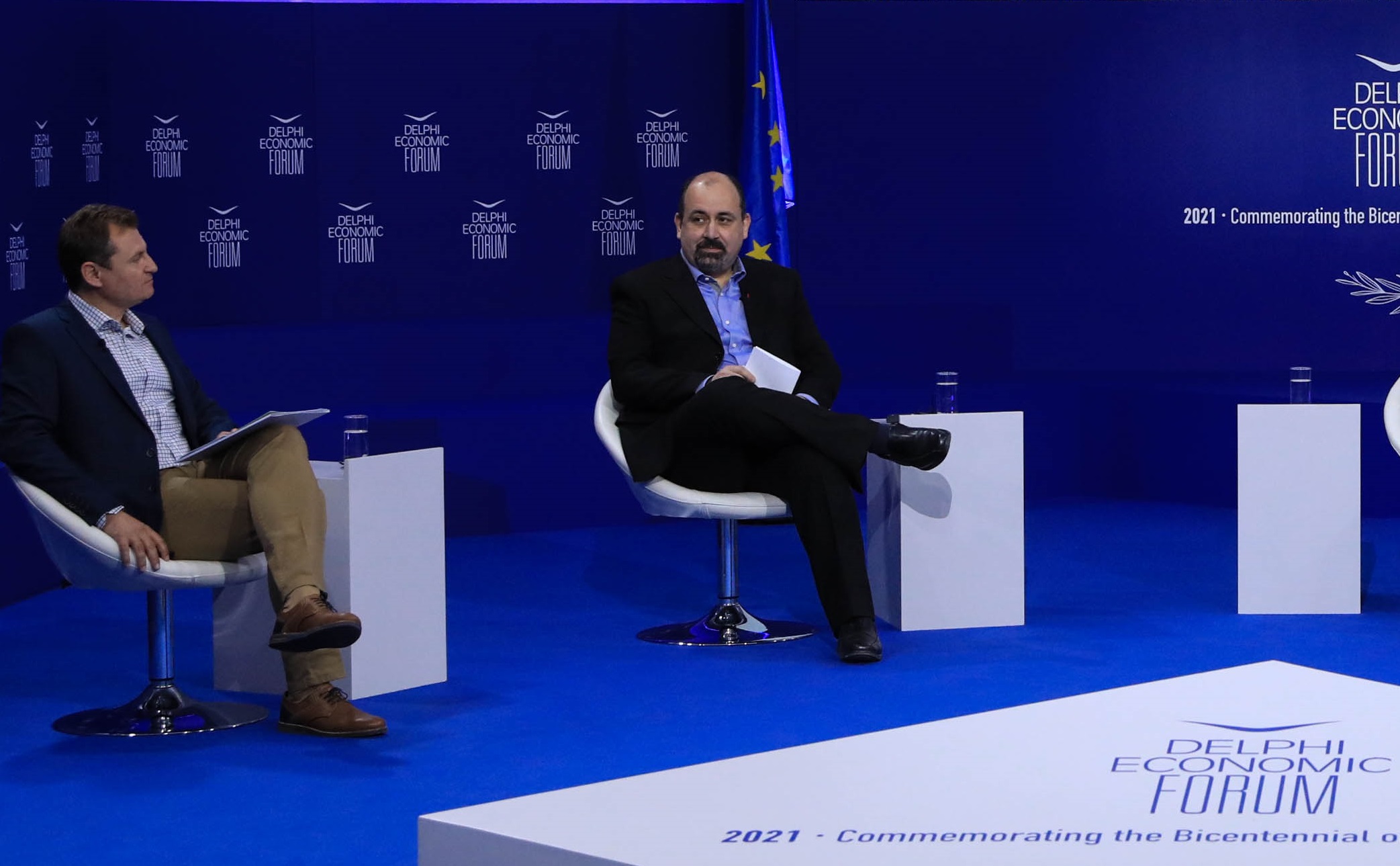 bayer-ellas-sto-delphi-economic-forum-me-to-vlemma-strammeno-sto-mellon-231443
