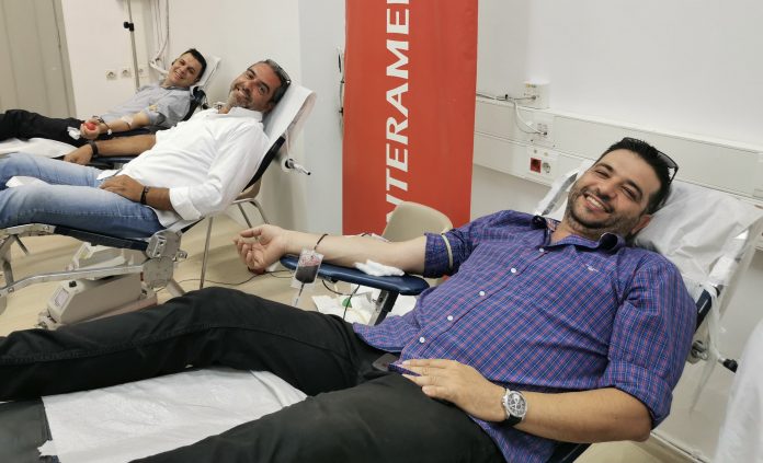 interamerican-syneisferei-stin-aksia-ethelontikis-aimodosias