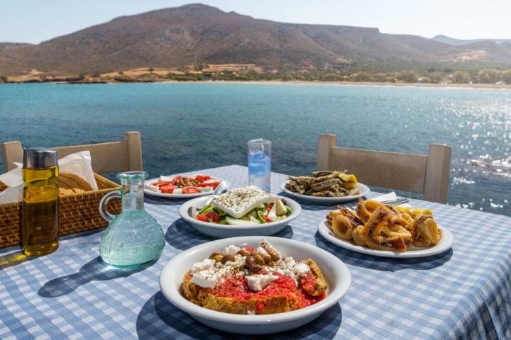 gastronomiko-taxidi-stis-gefseis-tis-elladas-apo-ti-marketing-greece-kai-tin-coca-cola-237322