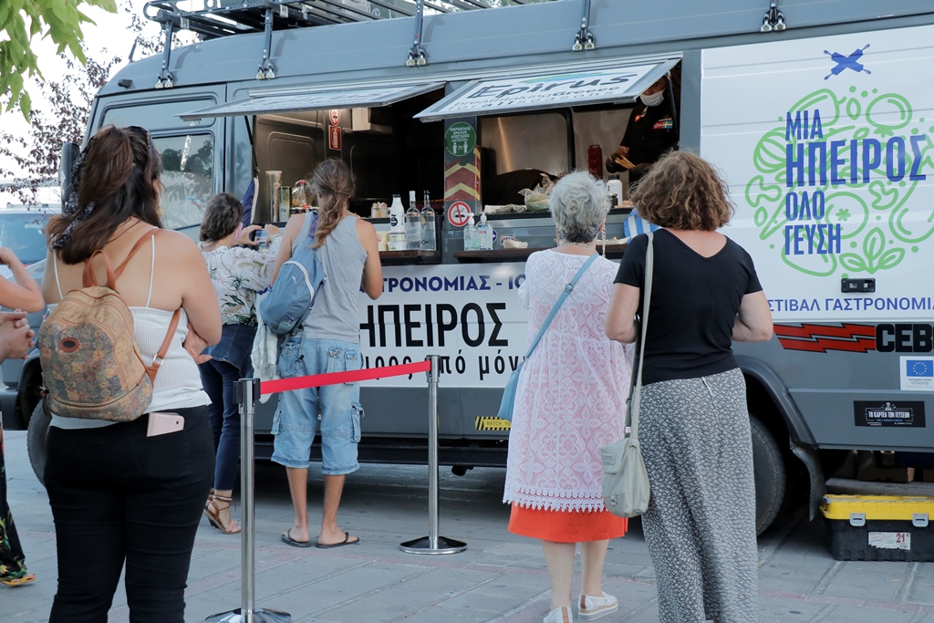 topika-proionta-kai-paradosiakes-gefseis-sto-1o-gastronomiko-festival-ipeirou-237198