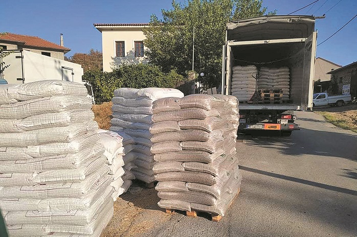 gefyra-allilengyis-gia-tin-apostoli-zootrofon-stous-pligentes-239863