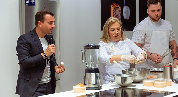 sto-galliko-festival-taste-of-paris-2021-taxidepse-i-feta-242415