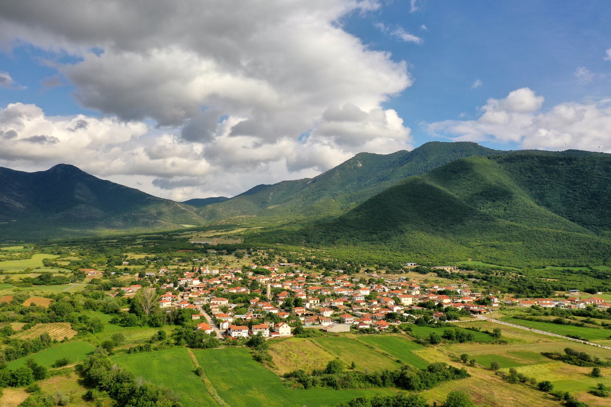 agkistro-serron-ta-iamatika-nera-kratisan-tous-neous-sto-chorio-241964