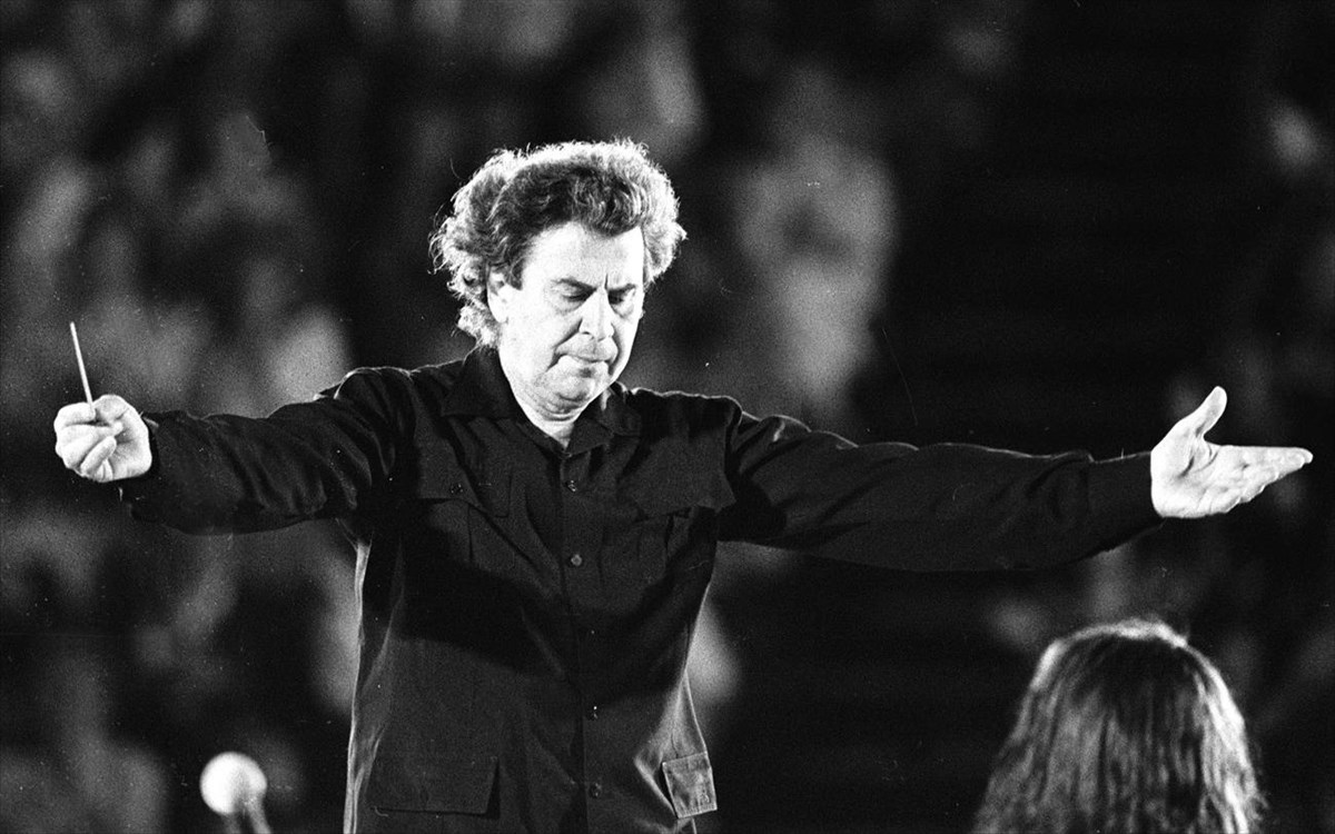 efyge-o-mikis-theodorakis-240181
