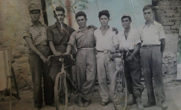skotoussa-serron-xorio-pou-agapaei-edo-enan-aiona-podilato!
