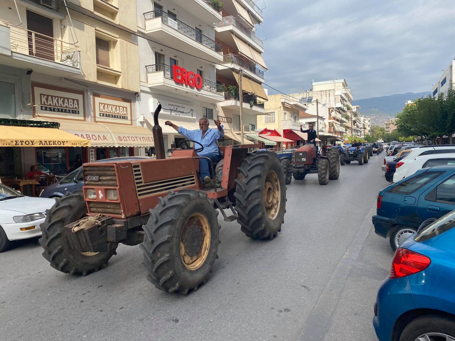 bikan-stin-kalamata-me-ta-trakter-diamartyria-paragogon-gia-ti-stafida-243322