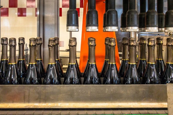 Industry of wine italian beverage (prosecco e cartizze bottling)