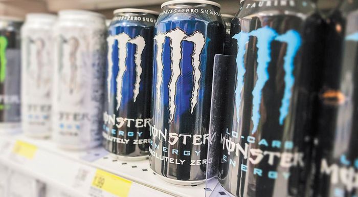 o-paragogos-ton-monster-bainei-sta-alkooloucha-252720