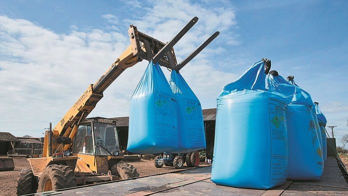 unloading-bag-of-fertliser-3032017-53140_C_TS