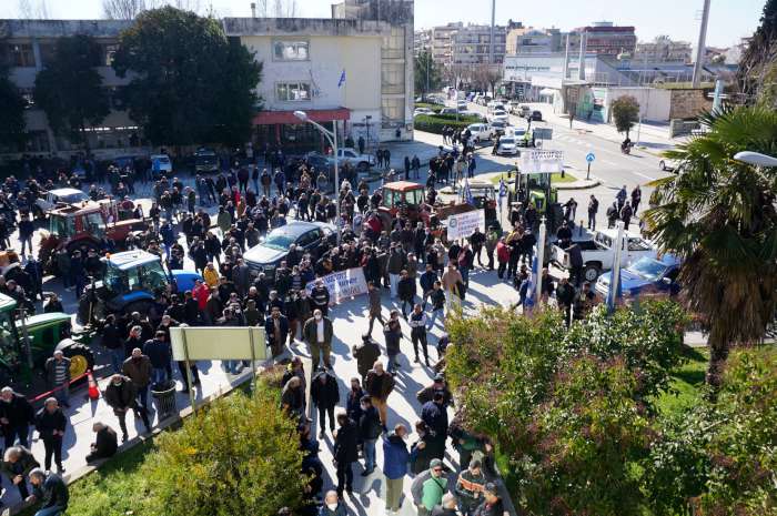 komotini-sygkentrosi-agroton-kai-ktinotrofon-kai-michanokiniti-poreia-fotos-254465