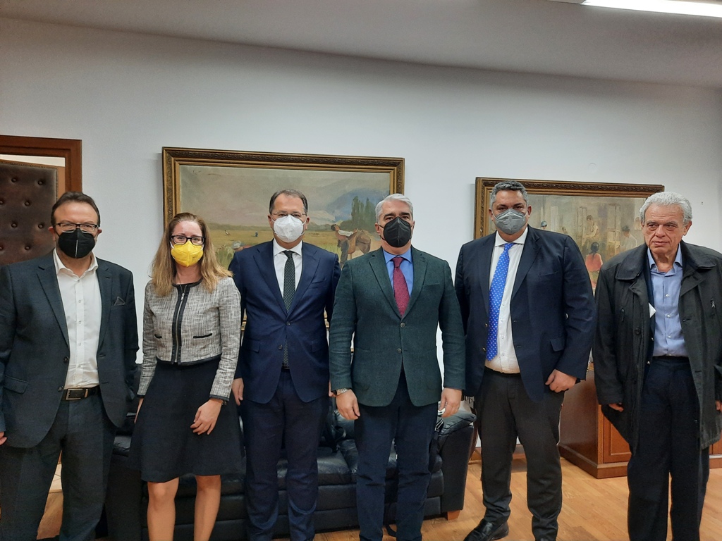 syskepsi-sto-ypaat-gia-exevresi-lysis-sto-provlima-tis-afxisis-tou-kostous-zootrofon-kai-lipasmaton-254243