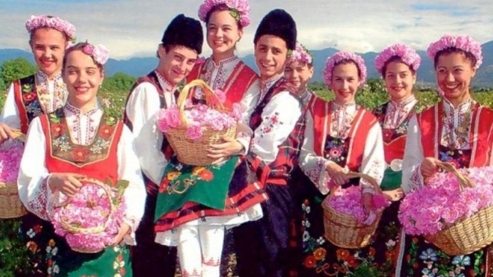 tha-kanoume-oti-chreiazetai-gia-tin-prostasia-tis-paragogis-ton-rodon-dilonei-evrovouleftis-tis-voulgarias-263658