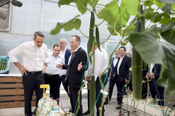 episkepsi-tou-prothypourgou-sto-pilotiko-thermokipiako-parko-tou-panepistimiou-thessalias-263730
