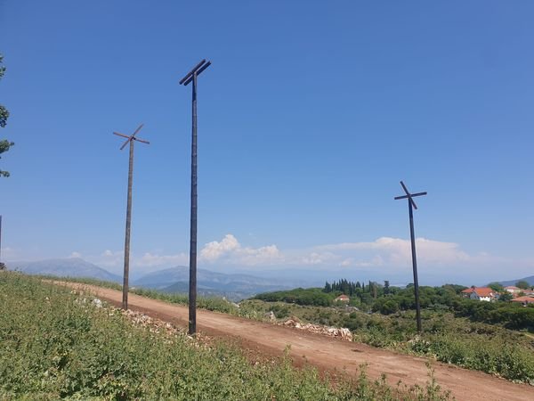 styloi-ilektrofotismou-se-apomakrysmenes-stavlikes-egkatastaseis-tis-kranias-prevezas-263148