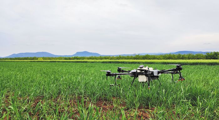 me-dorean-ekpaidefsi-ta-drones-tis-flydrops-gia-tous-agrotes-267158