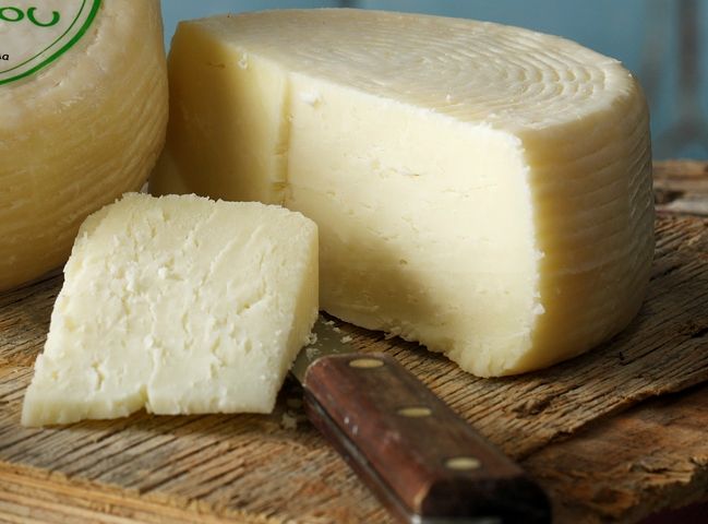 limnos-katatethike-o-fakelos-gia-na-ginei-pop-to-melichloro-tyri-266168