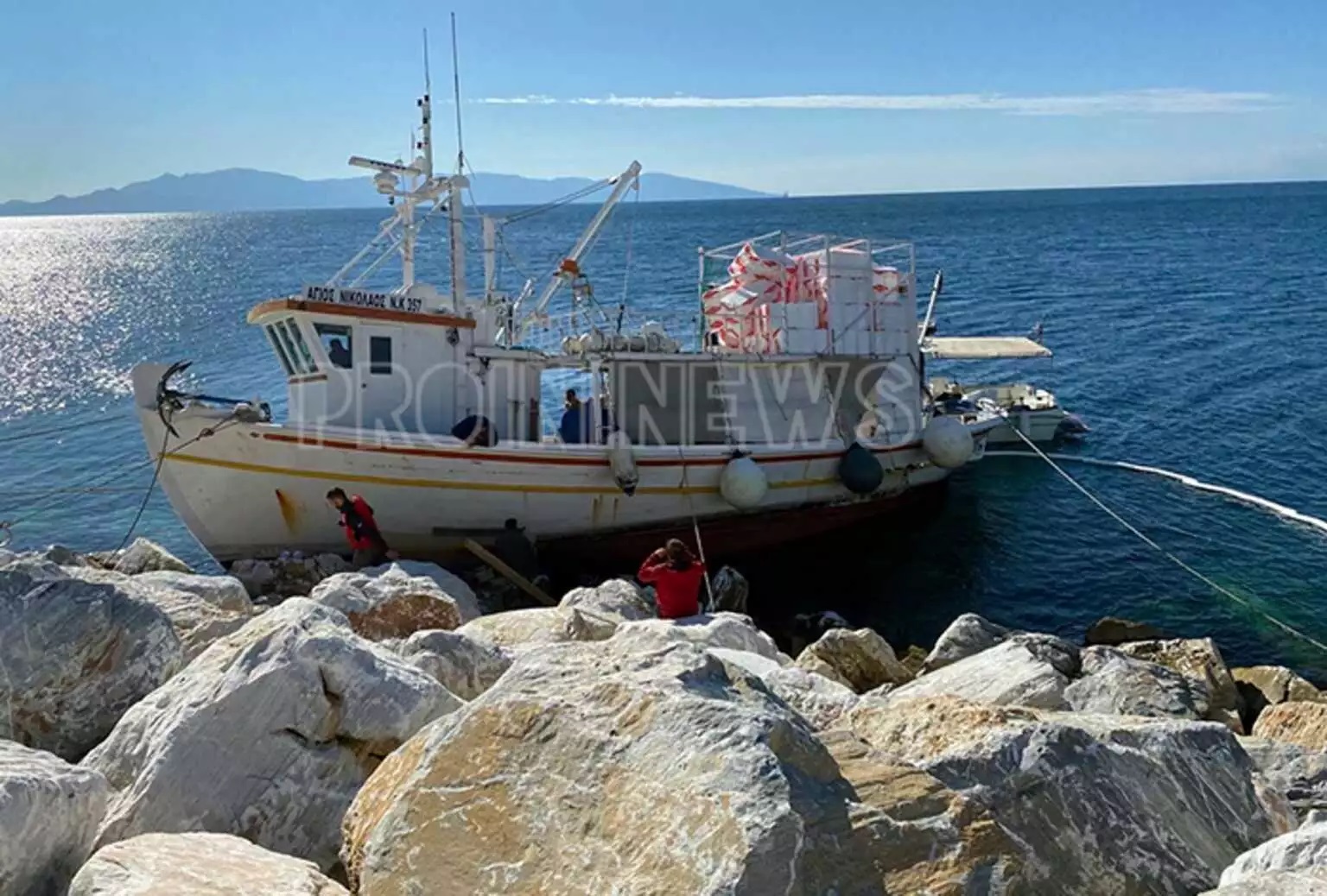 sta-vrachia-prosekrouse-alieftiko-skafos-stin-kavala-273051