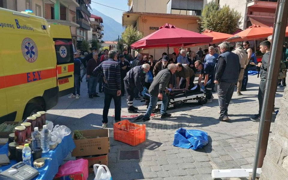 panikos-se-laiki-tis-kalabakas-agrotiko-paresyre-tria-atoma-eikones-275947