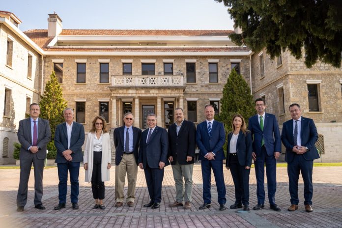 alpha-bank-amerikaniki-georgiki-sxoli-stirizoun-prosbasi-stin-ekpaideysi-paragogous-ayrio