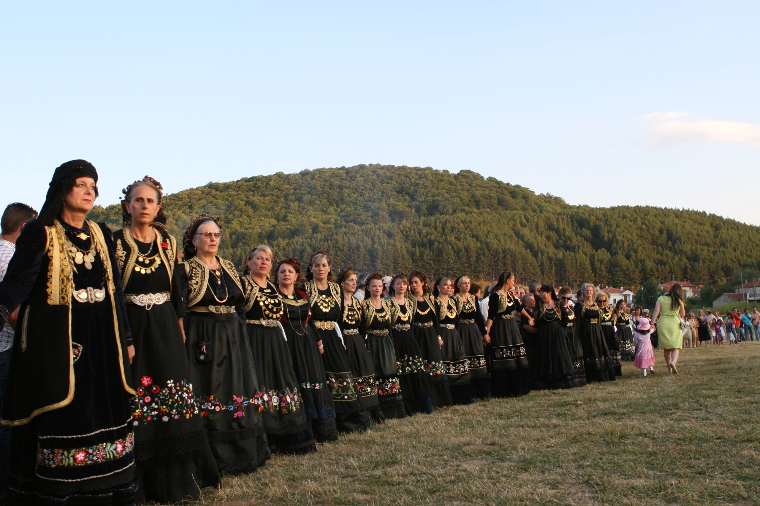 o-tranos-choros-tis-vlastis-kozanis-kai-to-festival-syrrakou-sta-ioannina-entachthikan-stin-ayli-pagkosmia-politistiki-klironomia-tis-unesco-279334