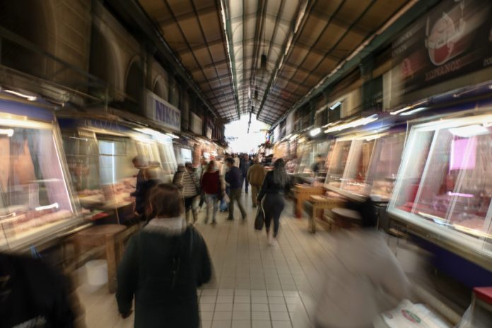 ΣΤΙΓΜΙΟΤΥΠΑ ΑΠΟ ΤΗΝ ΒΑΡΒΑΚΕΙΟ ΑΓΟΡΑ ΕΝ ΟΨΕΙ ΕΟΡΤΑΣΤΙΚΗΣ ΠΕΡΙΟΔΟΥ(ΚΩΣΤΑΣ ΤΖΟΥΜΑΣ/EUROKINISSI)