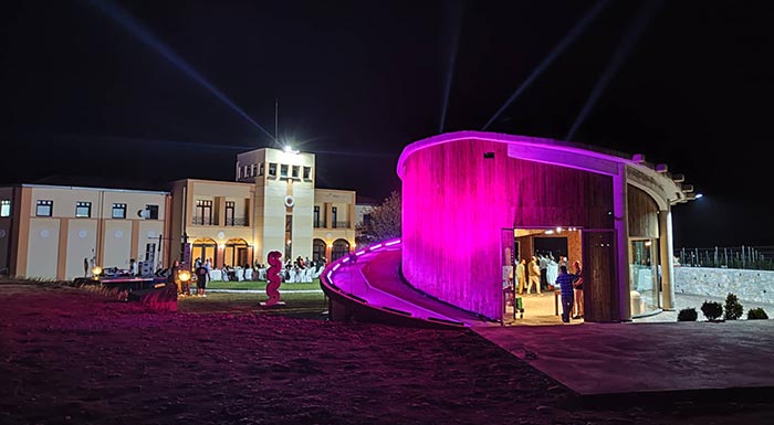 to-protoporo-oinopoieio-chateau-nico-lazaridi-einai-pleon-anoikto-kai-episkepsimo-kai-savvato-kai-kyriaki-284324
