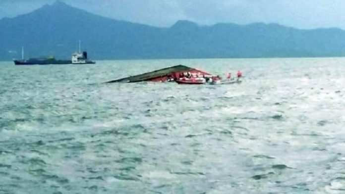 China-capsized-vessel