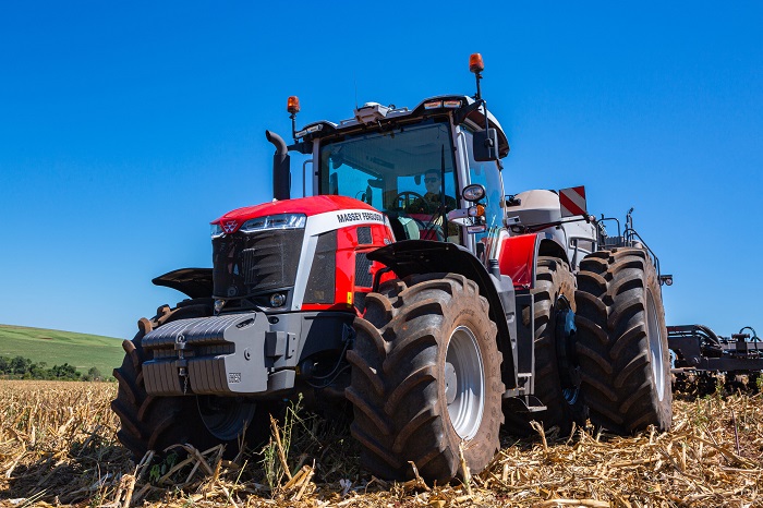 to-massey-ferguson-8s-kerdizei-to-vraveio-trator-do-ano-2023-2024-294834