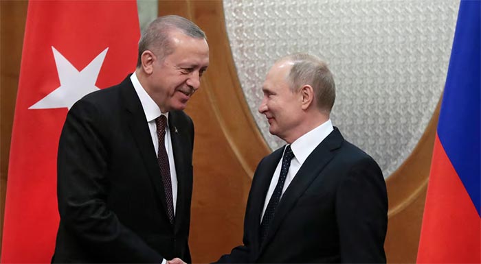 o-erntogan-leei-pos-tha-syzitisei-me-poutin-tin-paratasi-exagogon-sitiron-apo-oukrania-den-yparchei-tetoio-schedio-leei-to-kremlino-296658
