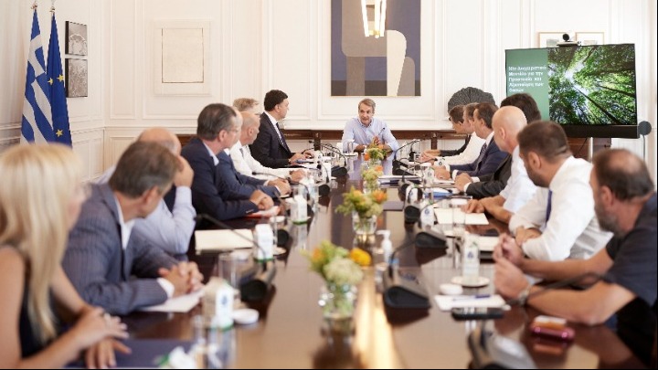 amesa-metra-gia-evro-kai-parnitha-apofasistikan-sti-diypourgiki-syskepsi-ypo-ton-prothypourgo-299887