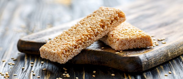 o-efet-anakalei-pasteli-gnostis-etaireias-300039
