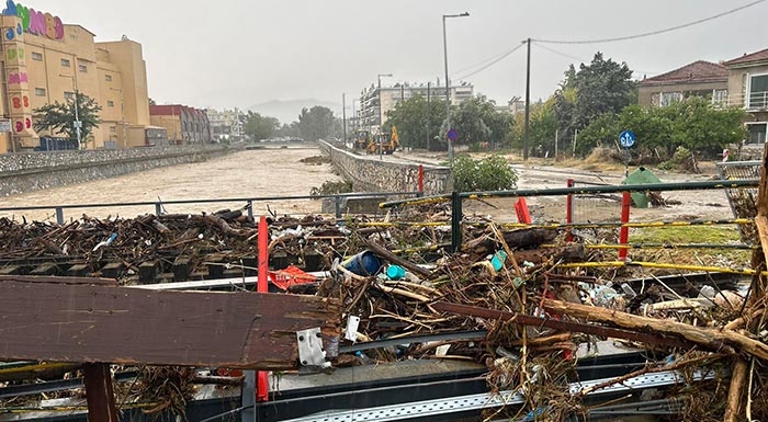volos-ypercheilise-o-cheimarros-krafsidonas-kai-plimmyrizei-dromous-se-synoikies-vinteo-300520