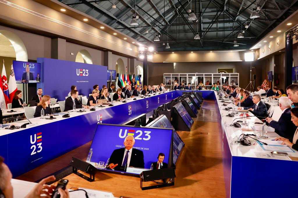 i-kainotomia-sto-epikentro-ton-syzitiseon-tou-symvouliou-ypourgon-georgias-300357