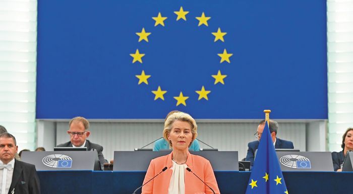 se-stratigiko-dialogo-me-agrotes-kai-polites-kalei-ligous-mines-prin-apo-tis-evroekloges-i-fon-nter-laien-301475