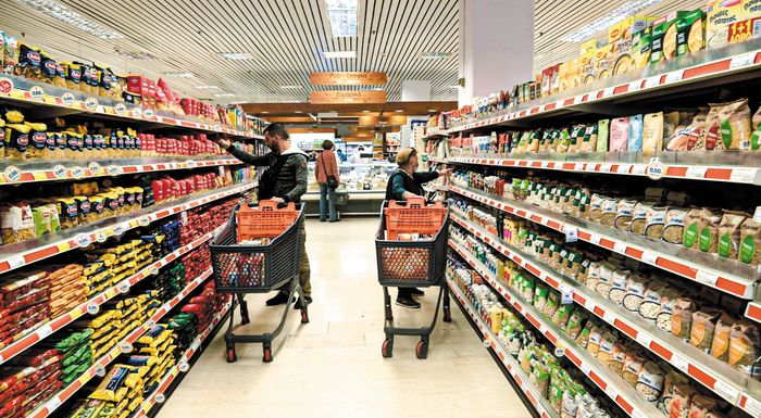 souper-market-me-prosfores-kai-idiotiki-etiketa-gemizei-to-kalathi-tou-katanaloti-301807