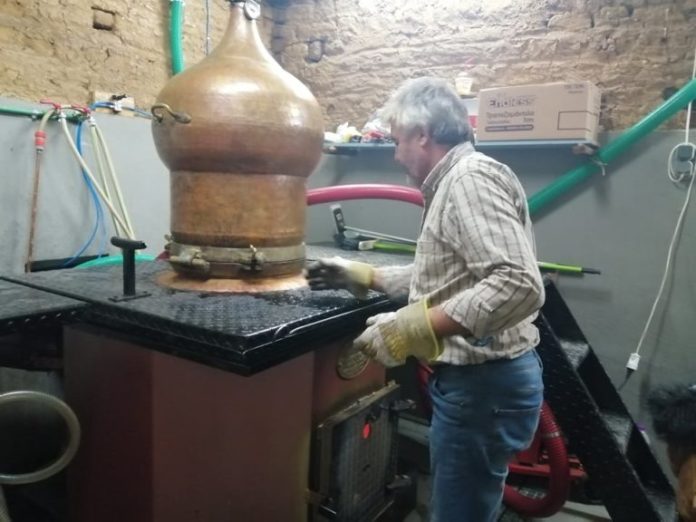 apostaxi-tsipourou