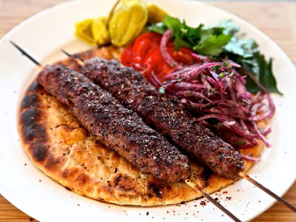 o-efet-anakalei-kebab-kai-filetinia-kotopoulo-logo-salmonelas-310694