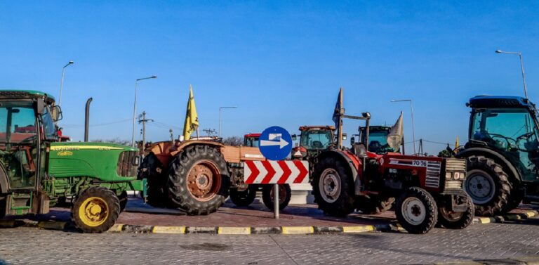 enteinontai-oi-agrotikes-kinitopoiiseis-sti-chora-sto-aerodromio-makedonia-agrotes-apo-epanomi-312475